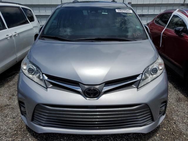 2018 Toyota Sienna XLE