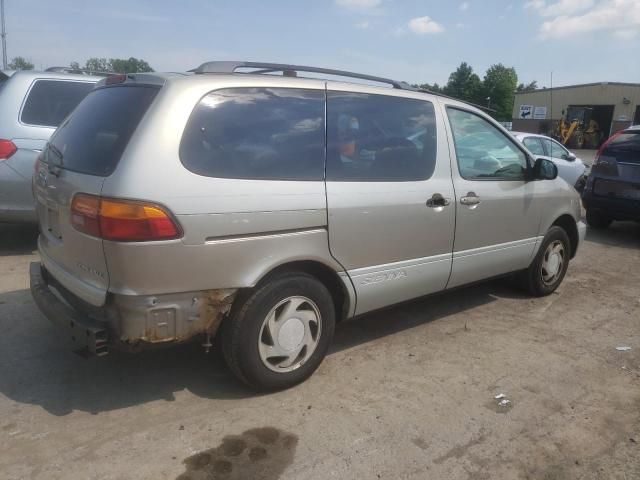 2000 Toyota Sienna LE