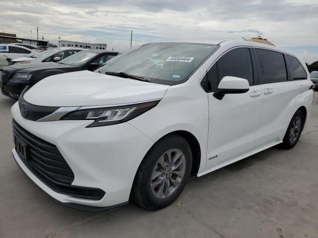 2021 Toyota Sienna LE