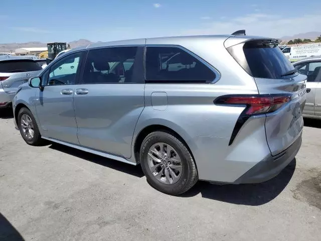 2021 Toyota Sienna LE