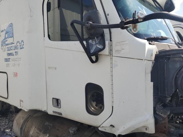 2005 Freightliner Conventional Columbia