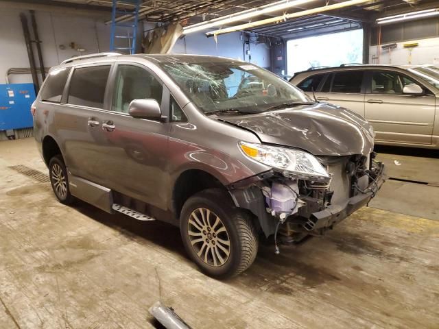 2019 Toyota Sienna XLE