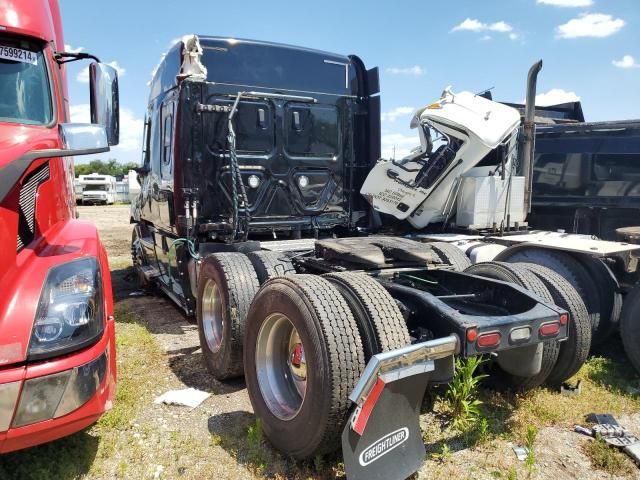 2021 Freightliner Cascadia 126