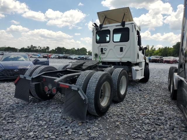 2016 Freightliner Cascadia 125