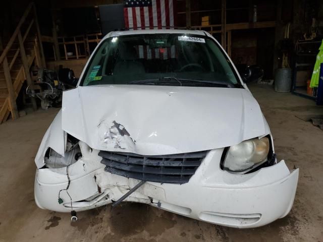 2005 Chrysler Town & Country LX