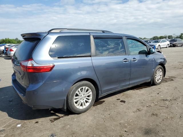 2017 Toyota Sienna XLE