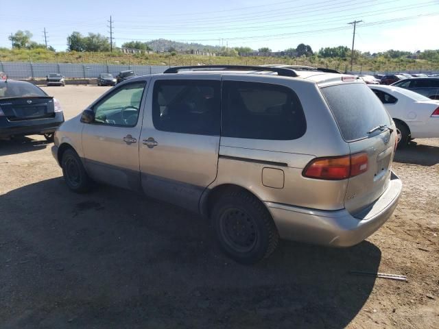 2000 Toyota Sienna LE