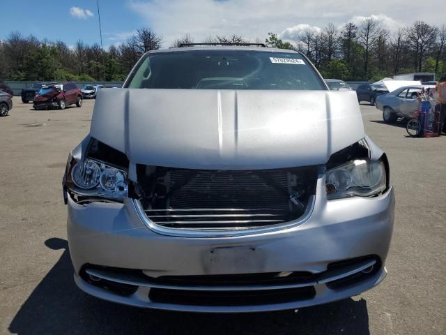 2013 Chrysler Town & Country Touring