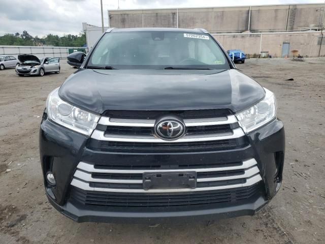 2017 Toyota Highlander SE