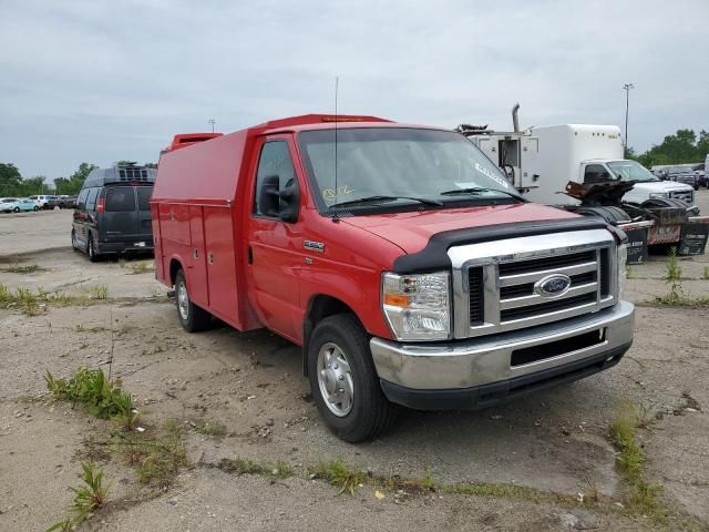 2010 Ford Econoline E350 Super Duty Cutaway Van