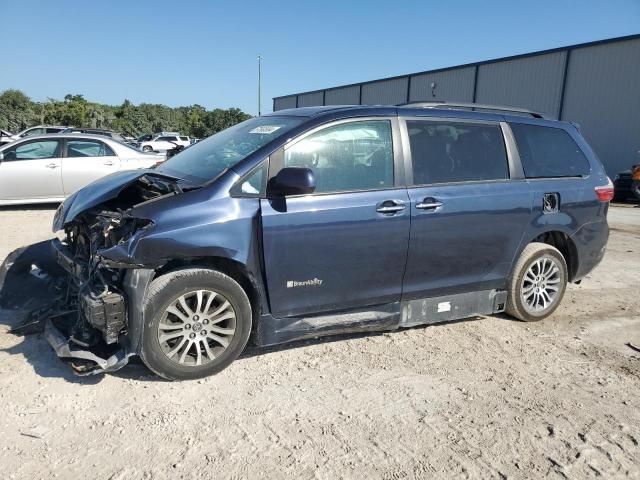 2018 Toyota Sienna XLE