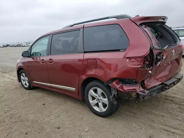 2018 Toyota Sienna LE