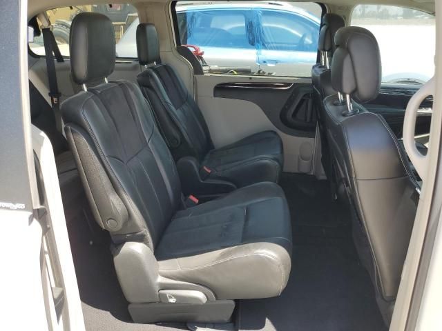 2012 Chrysler Town & Country Limited