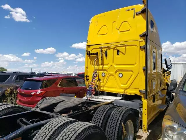 2019 Freightliner Cascadia 126