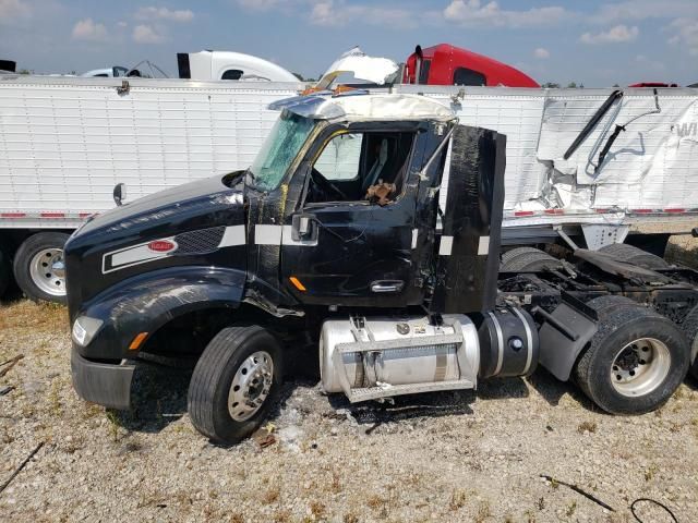 2018 Peterbilt 579