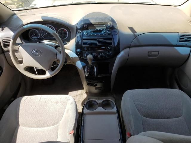 2005 Toyota Sienna CE