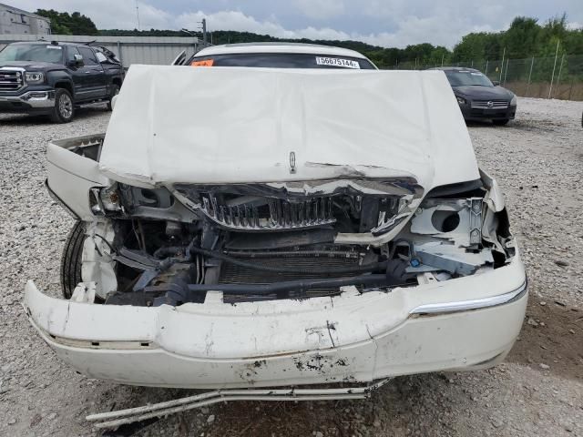 2006 Lincoln Town Car Signature Limited