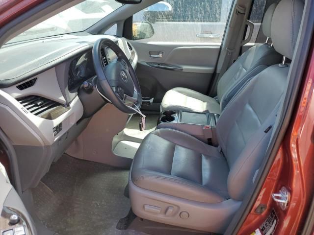 2018 Toyota Sienna XLE