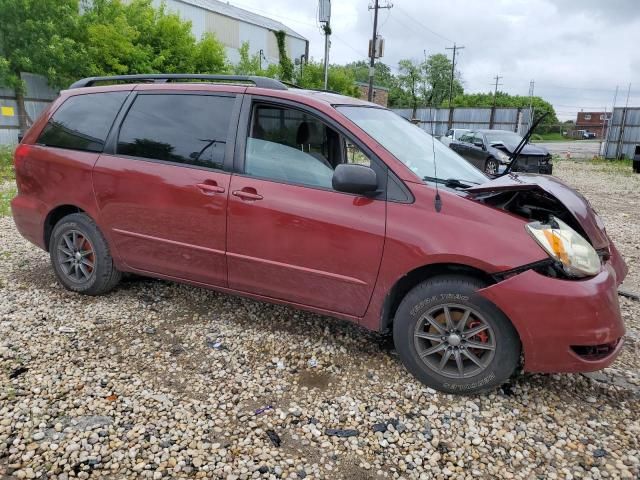 2004 Toyota Sienna CE