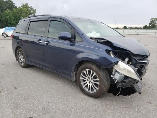 2020 Toyota Sienna XLE