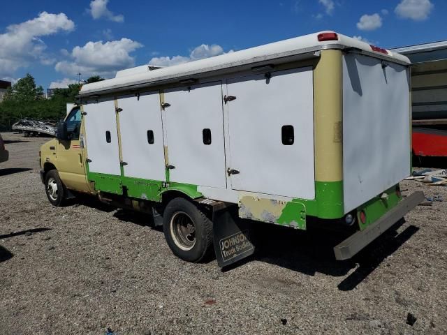 2011 Ford Econoline E450 Super Duty Cutaway Van