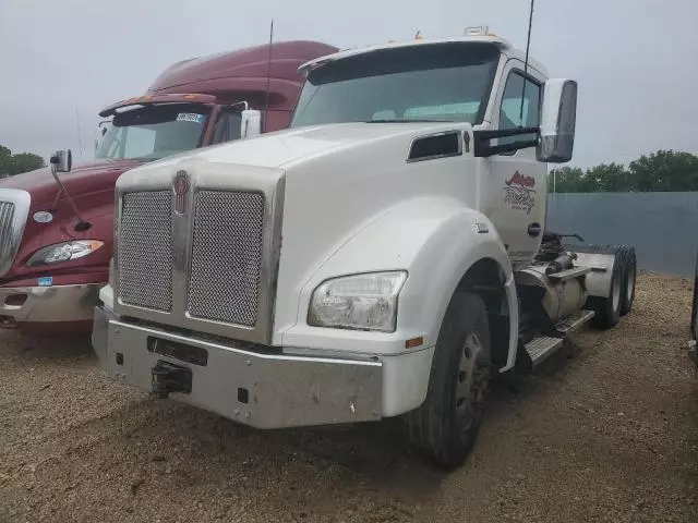 2019 Kenworth Construction T880