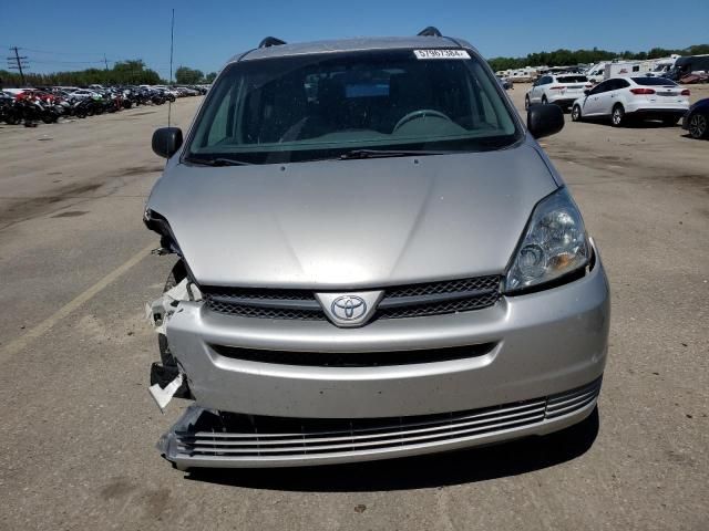 2004 Toyota Sienna CE