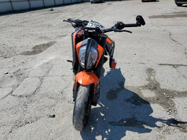 2022 KTM 890 Duke R