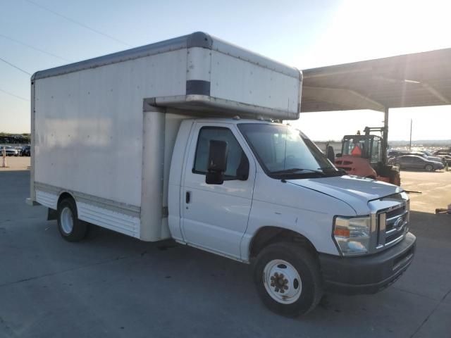 2010 Ford Econoline E450 Super Duty Cutaway Van