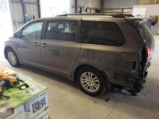 2014 Toyota Sienna XLE