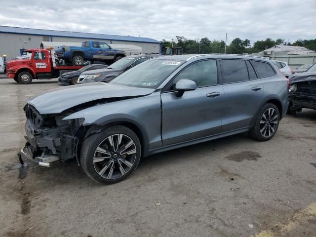 2020 Volvo V60 Cross Country T5 Momentum