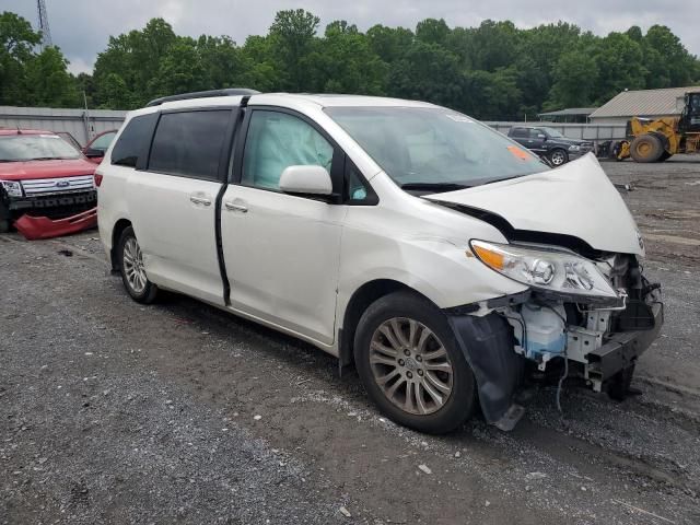 2017 Toyota Sienna XLE