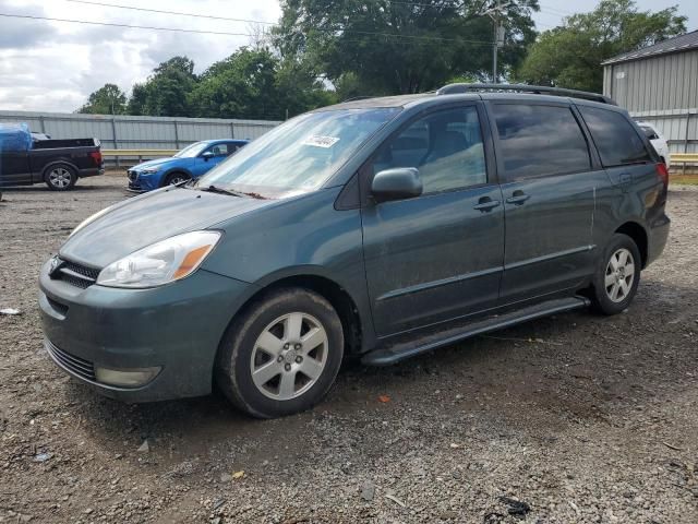 2004 Toyota Sienna XLE