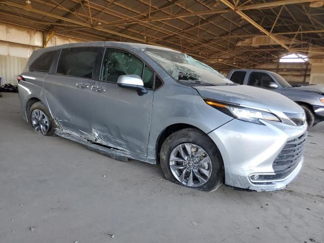 2022 Toyota Sienna XLE