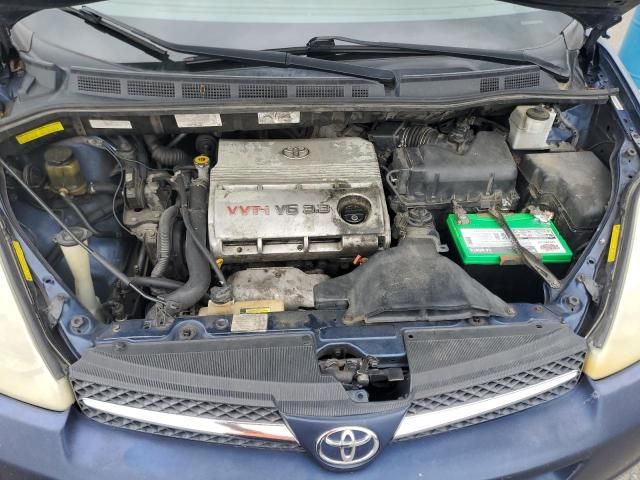 2004 Toyota Sienna XLE