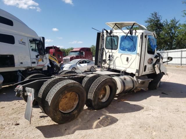 2020 Freightliner Cascadia 126