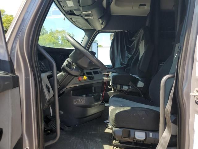 2019 Freightliner Cascadia 126