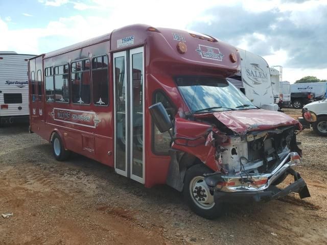 2019 Ford Econoline E450 Super Duty Cutaway Van