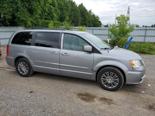 2014 Chrysler Town & Country Touring L