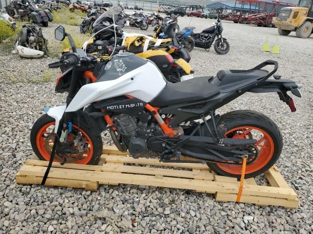 2021 KTM 890 Duke R