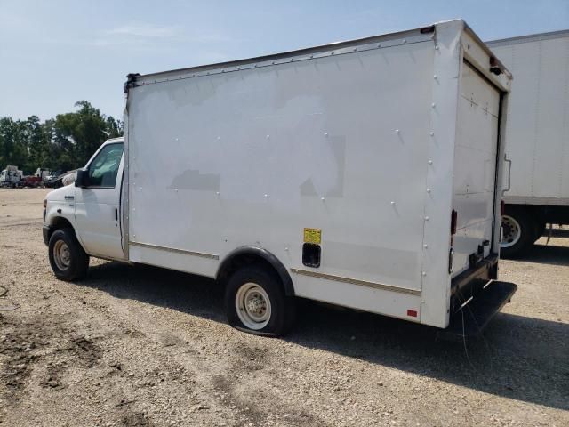 2015 Ford Econoline E350 Super Duty Cutaway Van