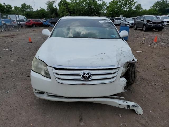 2005 Toyota Avalon XL