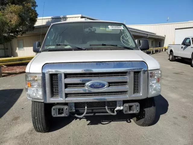 2013 Ford Econoline E350 Super Duty Wagon