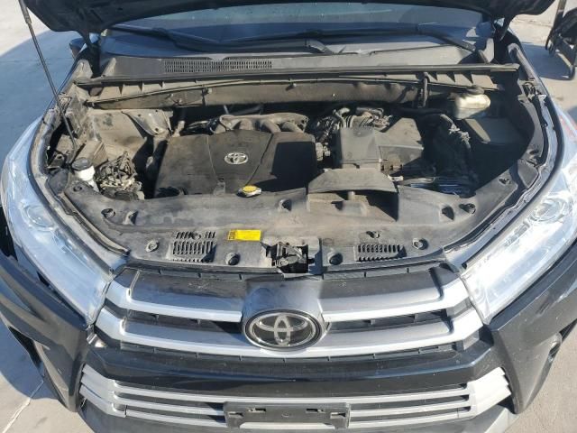 2017 Toyota Highlander SE