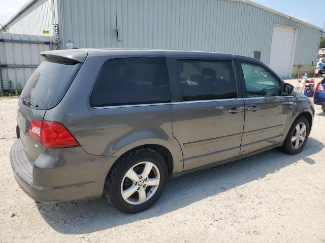 2010 Volkswagen Routan SE