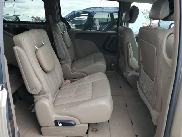 2016 Chrysler Town & Country Touring L