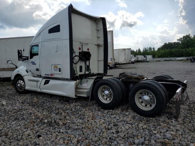 2017 Kenworth Construction T680