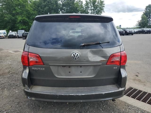 2010 Volkswagen Routan SE