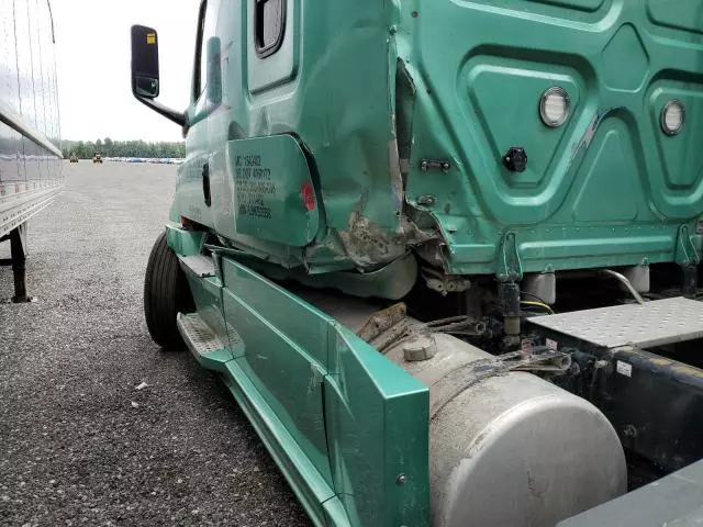 2020 Freightliner Cascadia 126