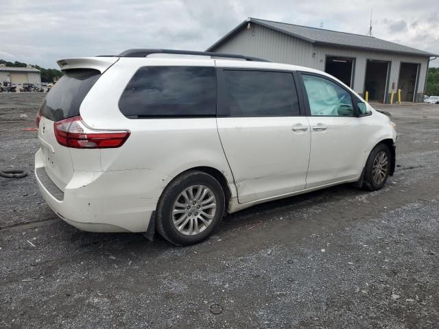 2017 Toyota Sienna XLE